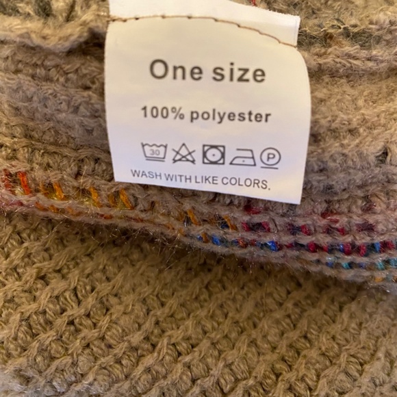 Fringe poncho - Picture 16 of 16